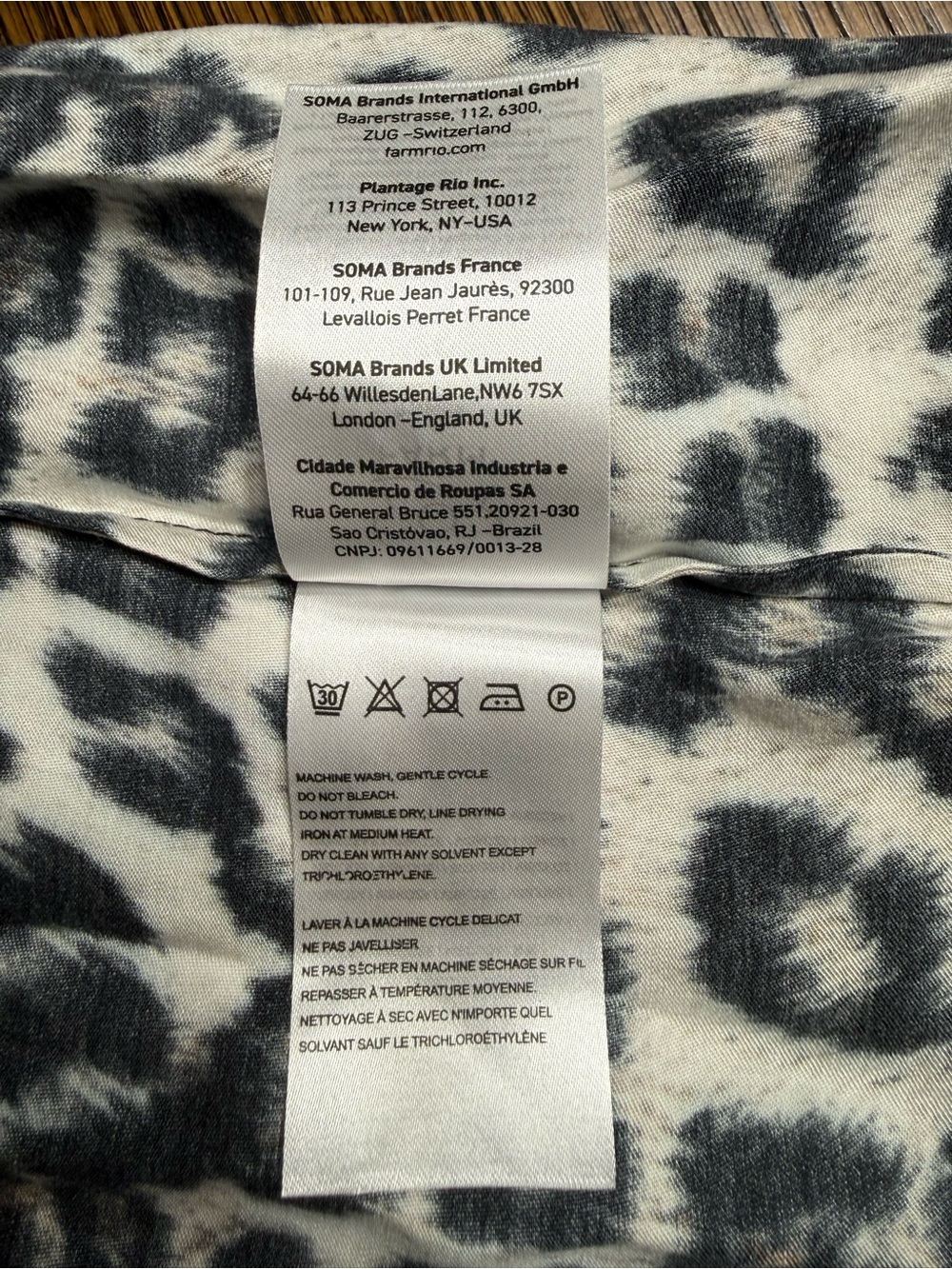 FARM Rio NWT Cheetah Animal-print satin midi dress, featuring a V-neckline XS . - Picture 12 of 14